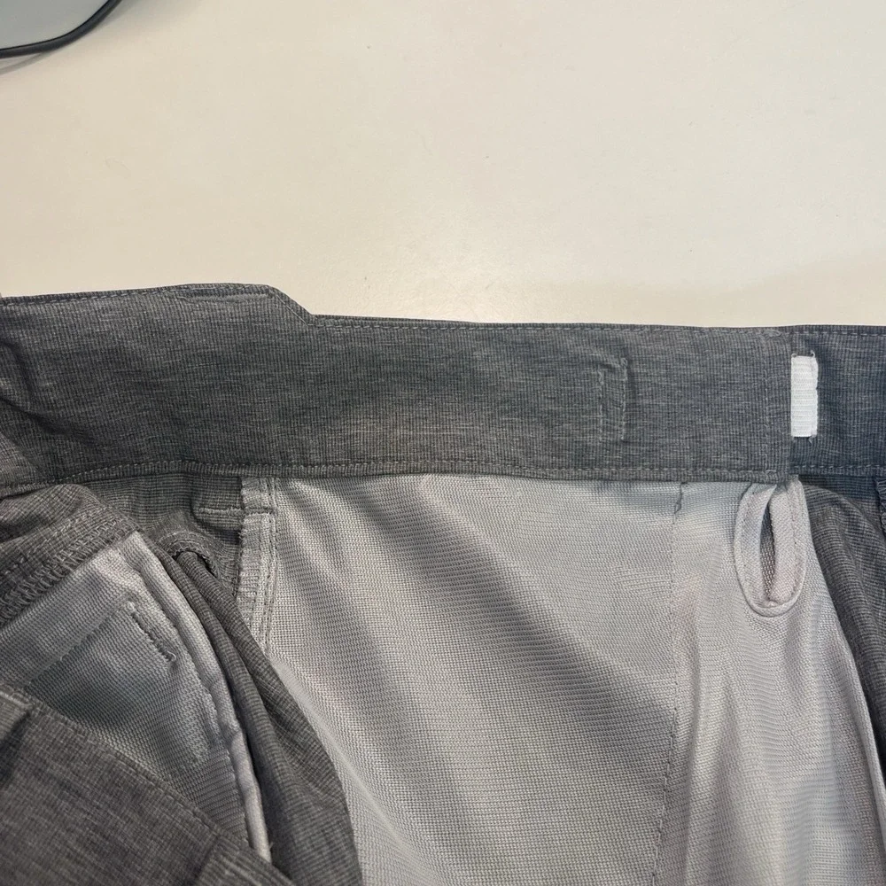 Huk‎ Beacon Short Mens 2XL 40x8 Grey Performance Stretch Fishing Quick Dry
